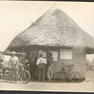 Rhodesia photograph with Archives cachet of arrival of Chakari Post Office 'Reading the War News'