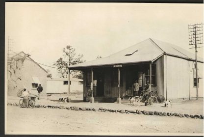 Rhodesia photograph with Archives cachet of Gatooma Post Office